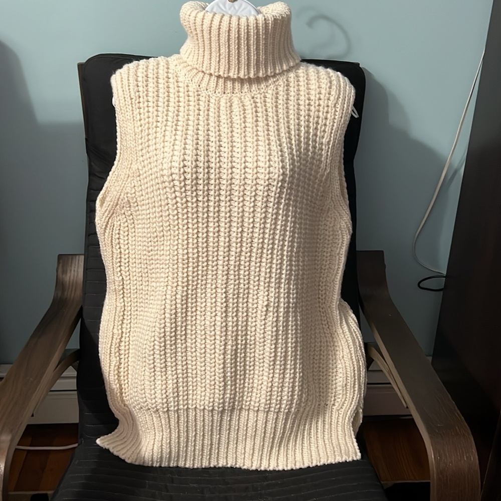 H&M oversized sleeveless sweater size S